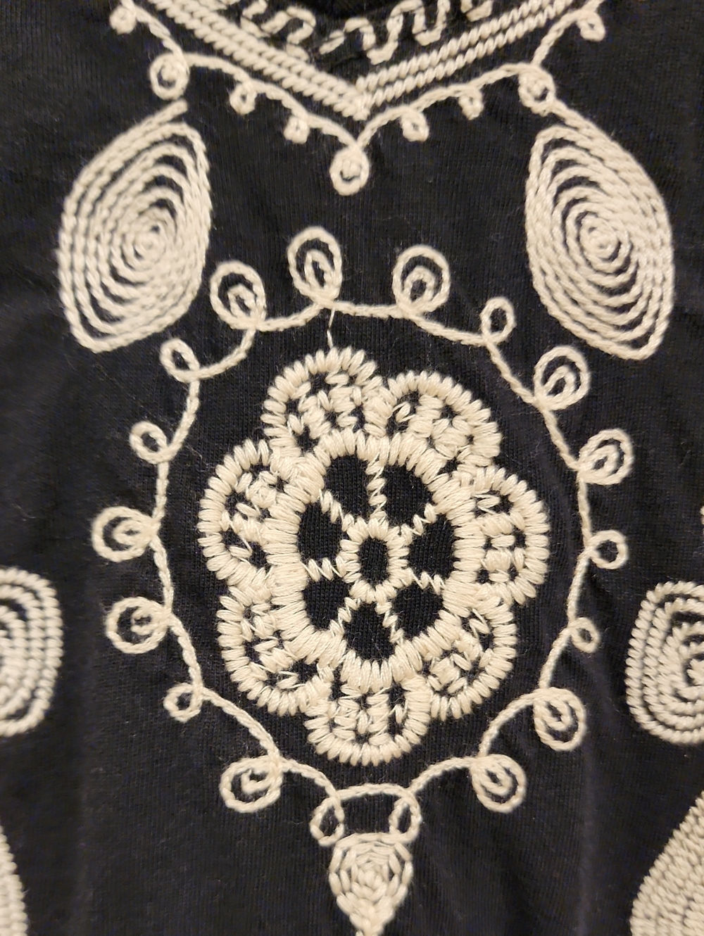 Johnny Was Embroidered Blouse Top Black & Cream V-Neck Boho Cotton size Medium - Picture 2 of 7